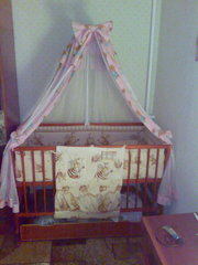 детская кроватка с вместительным ящиком снизу