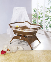 Колыбель-качалка из ротанга - сплошное удовольствие для малыша и мамы