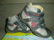 Продам ботинки фламинго весна на мальчика 30 р.