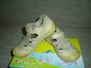 Продам кроссовки на мальчика весна 29 р.