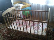 Продам детскую кровать + детский матрас к кокосовой стружкой