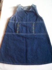 Новый джинсовый сарафан на 6-7 лет.