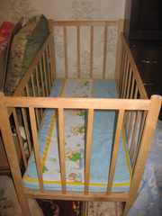 Недорого матрасик в кроватку + в подарок - кроватка