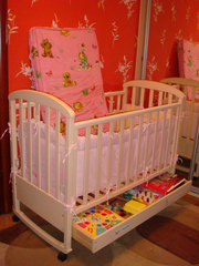 Продам детскую кроватку без дефектов с матрасиком защита в подарок!