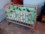 Кроватка с матрасом, защитой и постелью