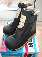 Продам зимние ботинки 25 р.