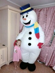 Оригинальное,  необычное поздравление зимой,  ростовая кукла Снеговик,  Снеговик-почтовик,  доставка цветов подарков ростовой куклой Снеговик
