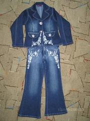 Продам  джинсовый,  оригинальный,  красивый костюм