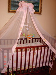 детская кроватка с выдвижным ящиком для игрушек